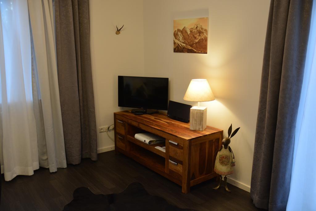 Exklusive Ferienwohnung Alpen Deluxe Garmisch-Partenkirchen Pokoj fotografie