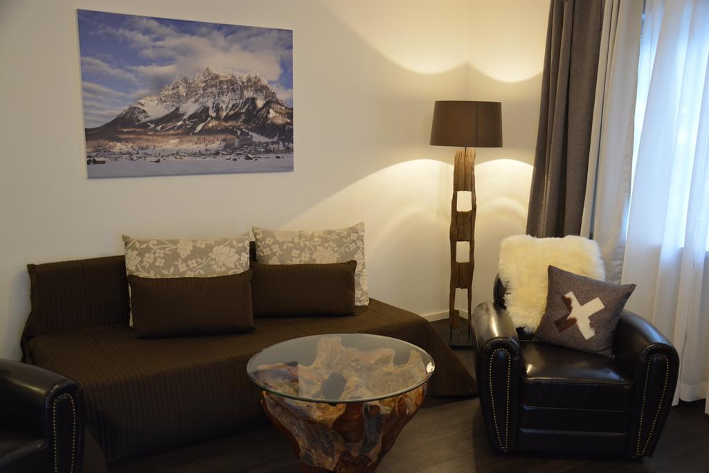 Exklusive Ferienwohnung Alpen Deluxe Garmisch-Partenkirchen Pokoj fotografie