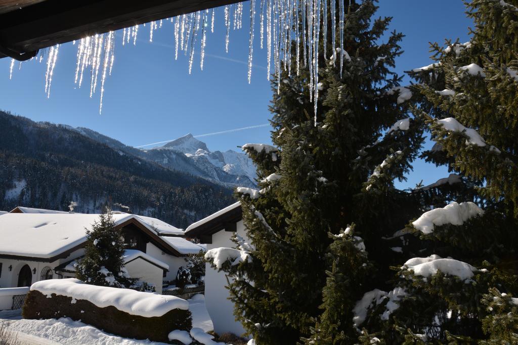 Exklusive Ferienwohnung Alpen Deluxe Garmisch-Partenkirchen Pokoj fotografie