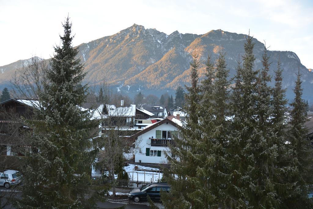 Exklusive Ferienwohnung Alpen Deluxe Garmisch-Partenkirchen Pokoj fotografie