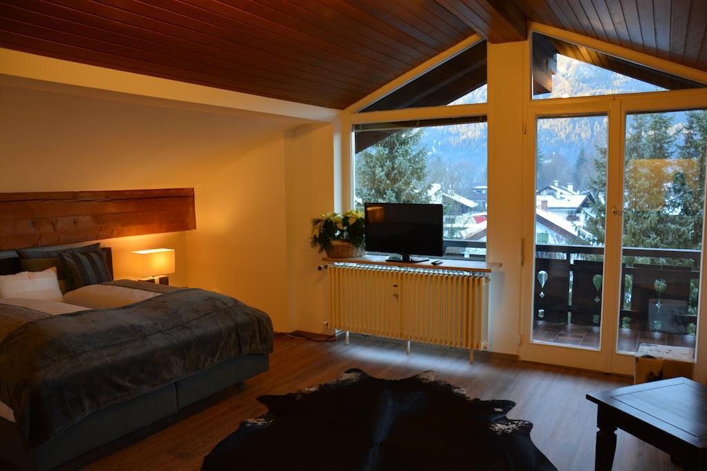 Exklusive Ferienwohnung Alpen Deluxe Garmisch-Partenkirchen Pokoj fotografie